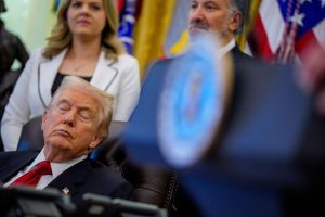 TRUMP – THE WAR MONGAR